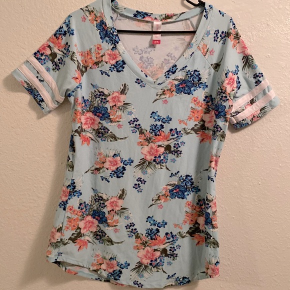Need No Boundaries Top - 2 Colors! main image 1